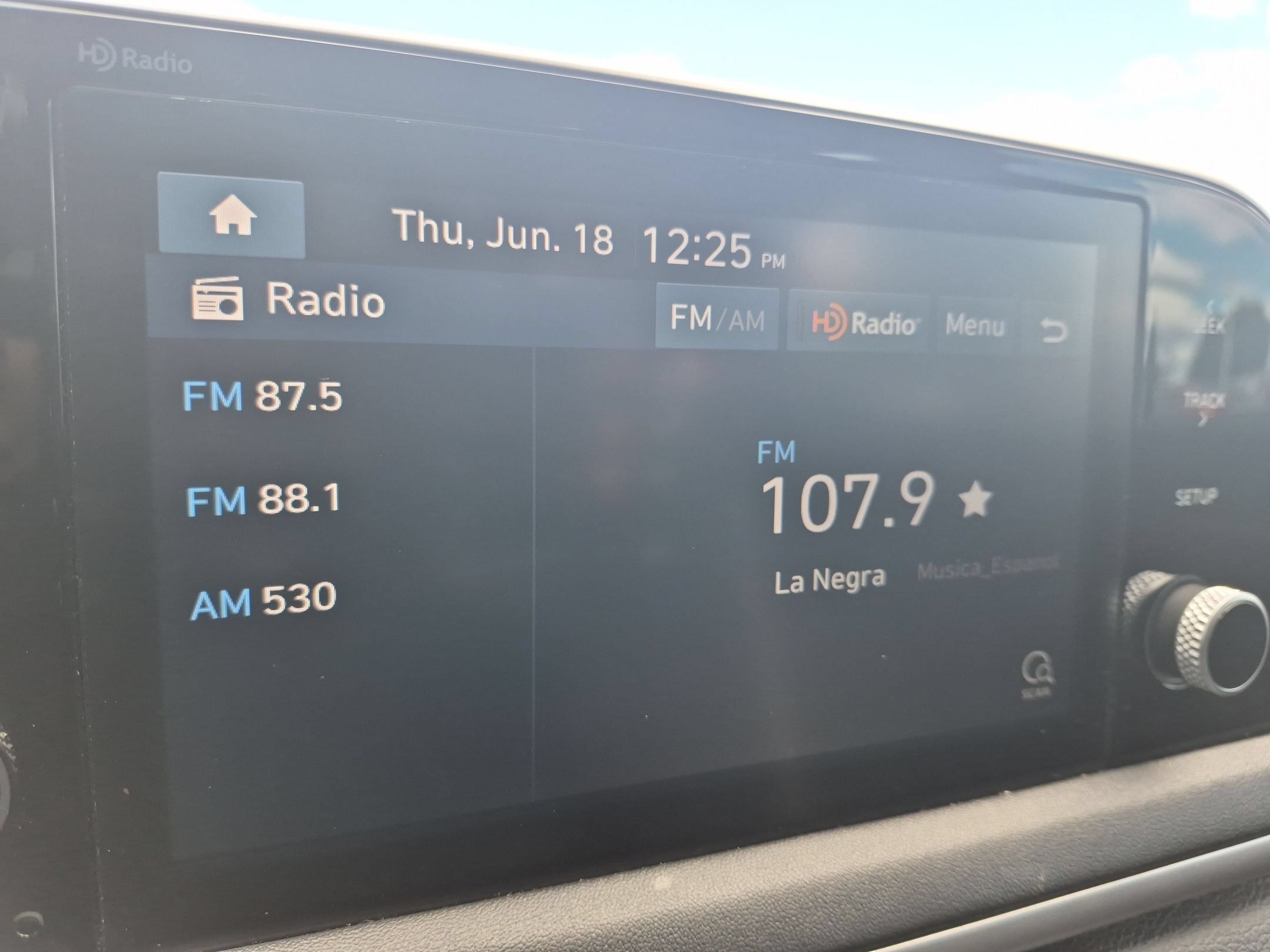 Used 2022 Quartz White Hyundai SE image 17
