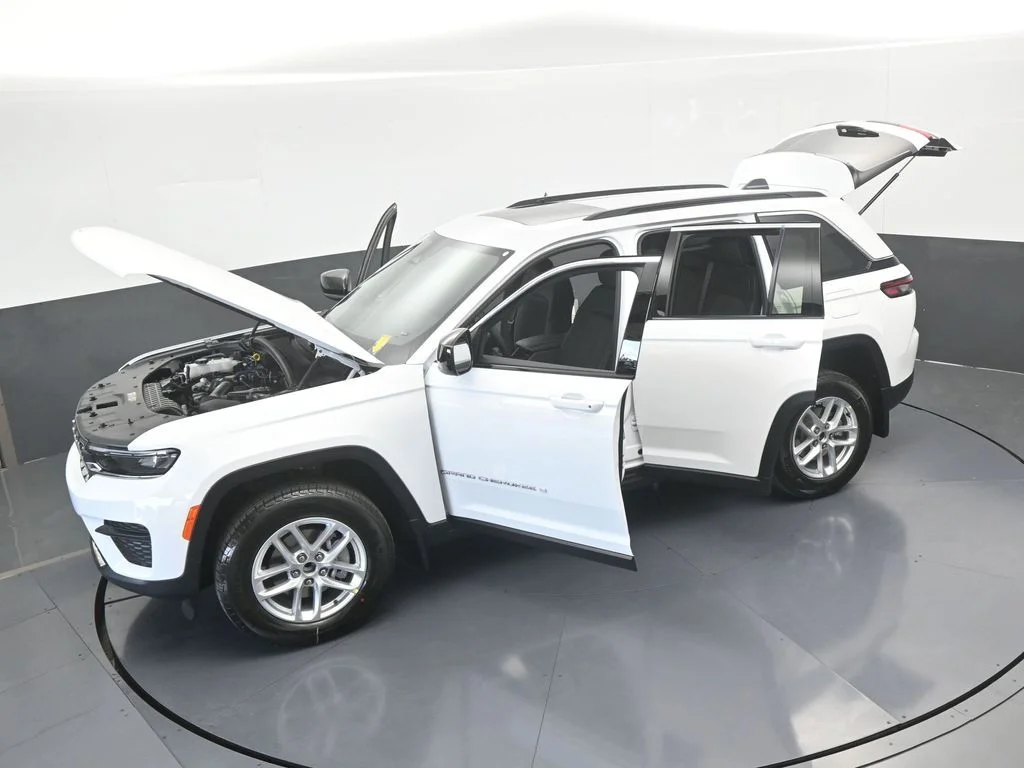 Used 2025 Bright White Clearcoat Jeep Laredo X image 59