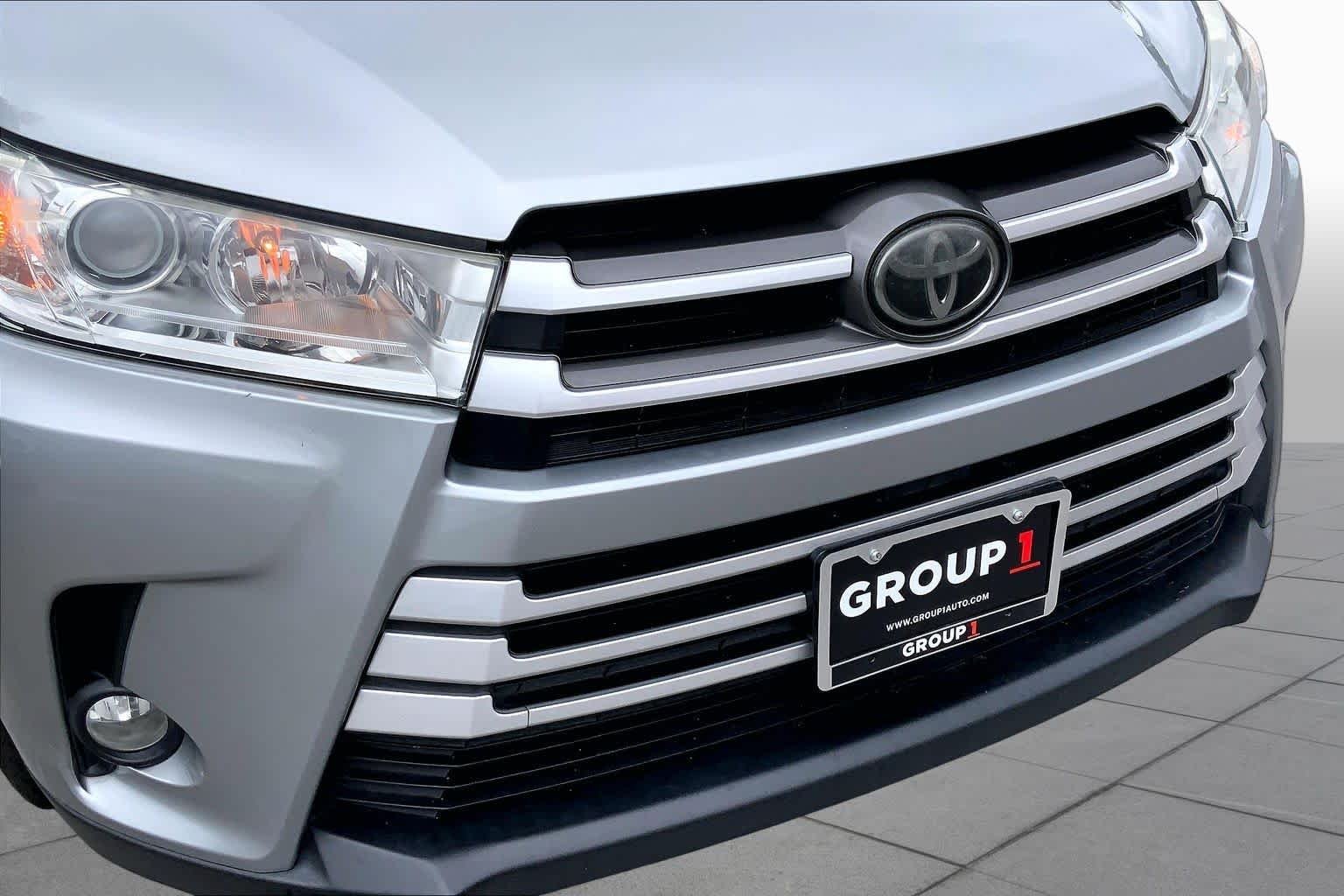 Used 2019 Celestial Silver Metallic Toyota XLE image 30