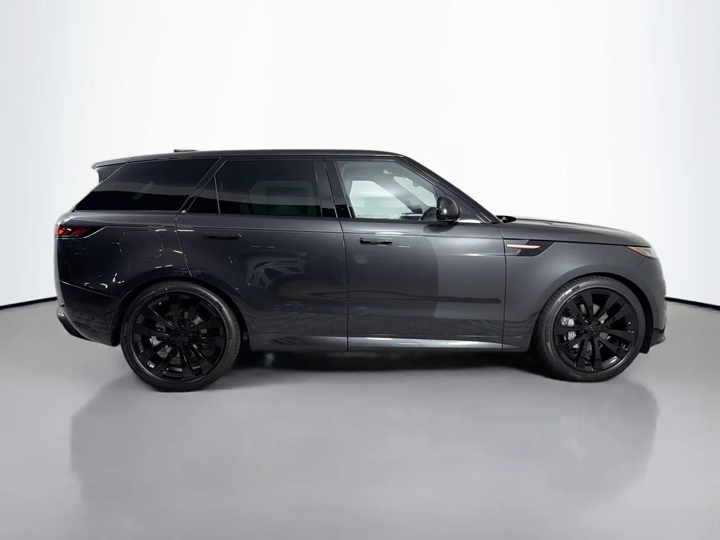 New 2026 Carpathian Grey Land Rover Dynamic SE image 4