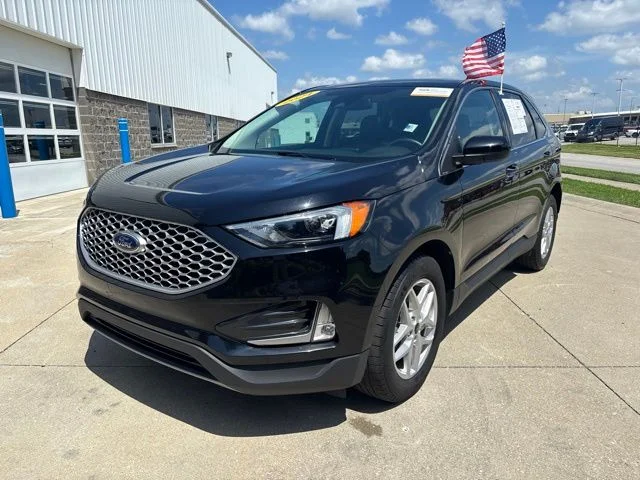Certified Used 2024 Black Ford SEL image 4