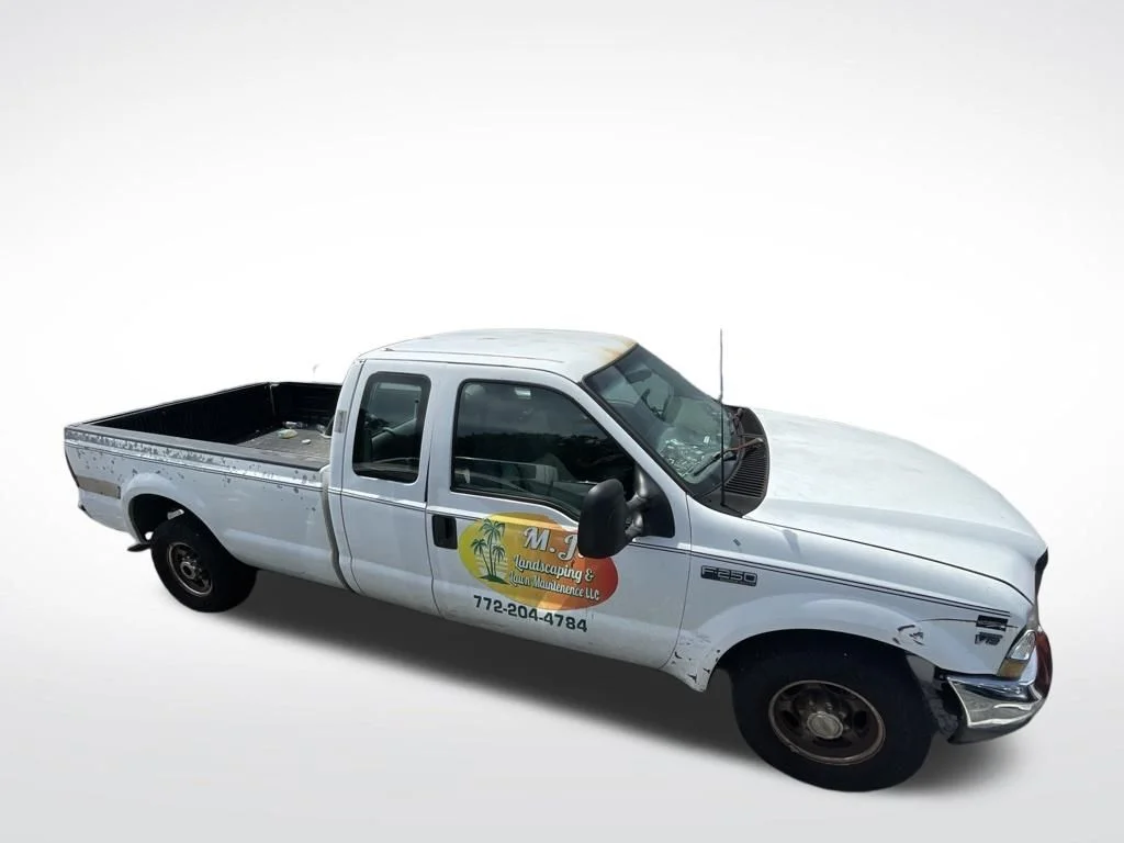 Used 2002 White Ford XL image 4
