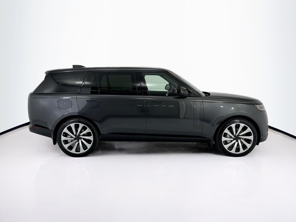 New 2026 Carpathian Gray Premium Metallic Land Rover SE image 4