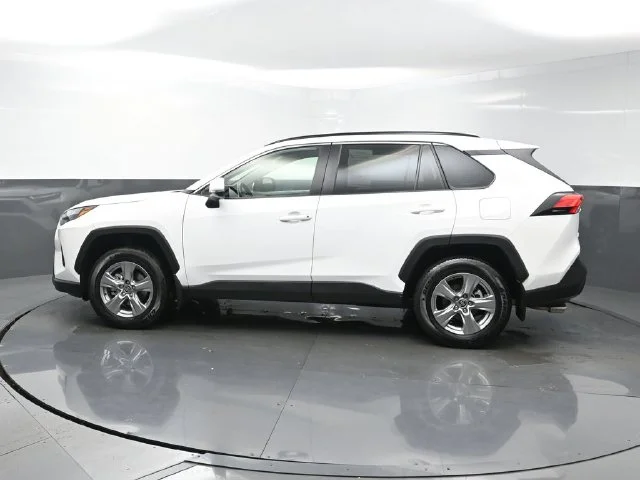 Used 2025 White Toyota XLE image 4