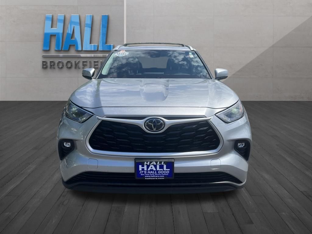 Used 2023 Silver Toyota XLE image 8