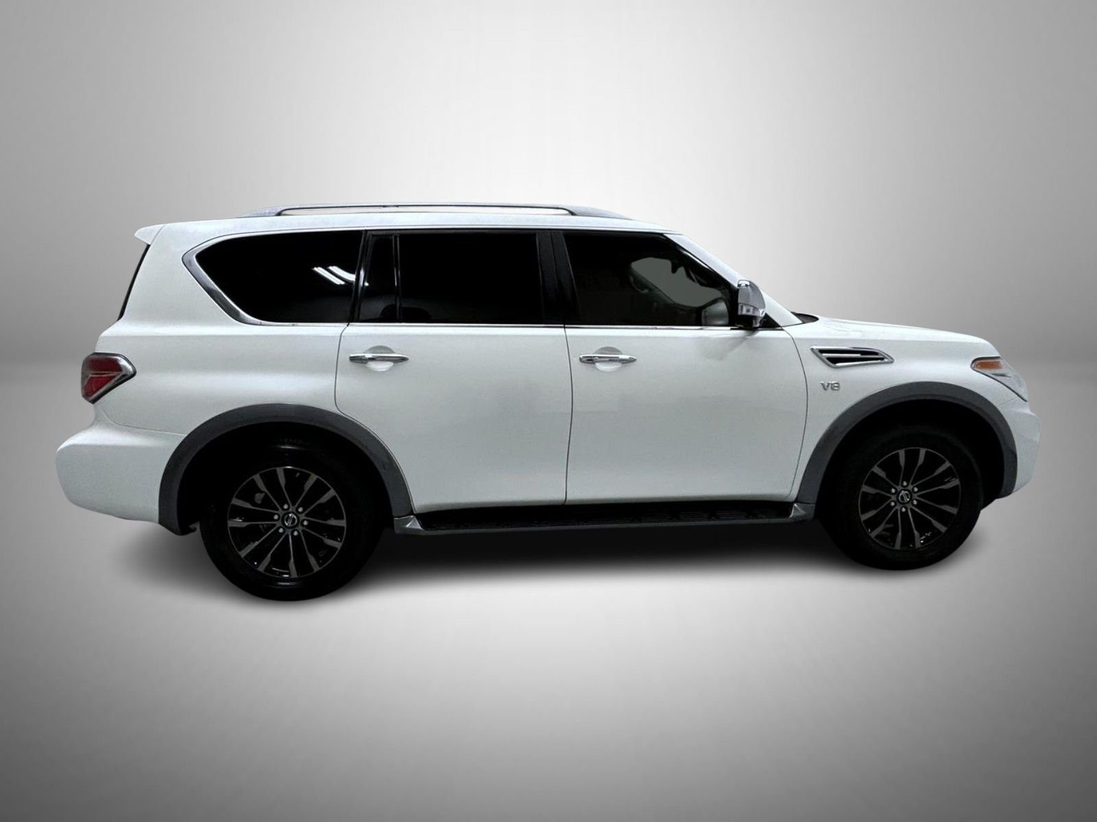 Used 2018 Pearl White Nissan Platinum image 4