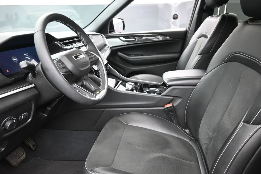 Used 2023 White Jeep Altitude X image 17