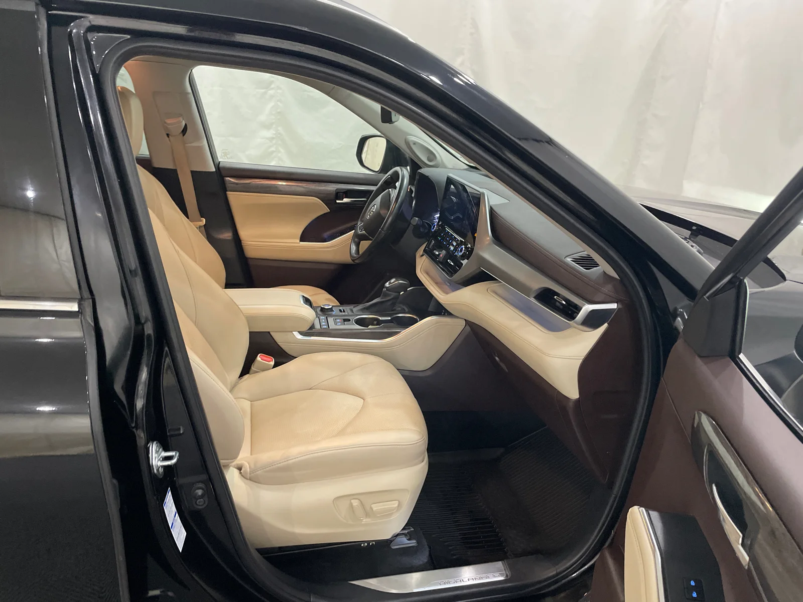 Used 2022 Midnight Black Metallic Toyota Platinum image 25