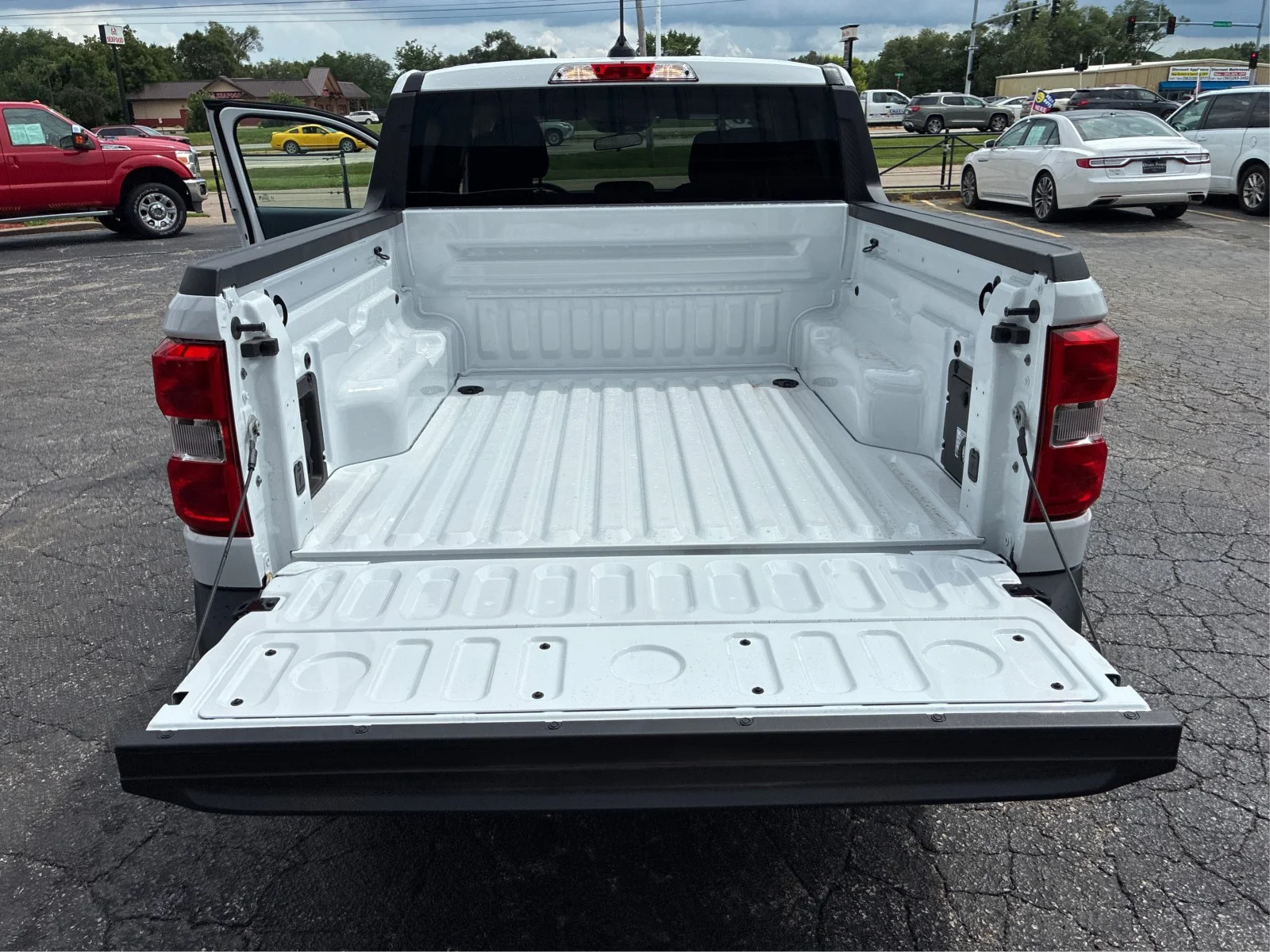 New 2026 Oxford White Ford XLT image 11