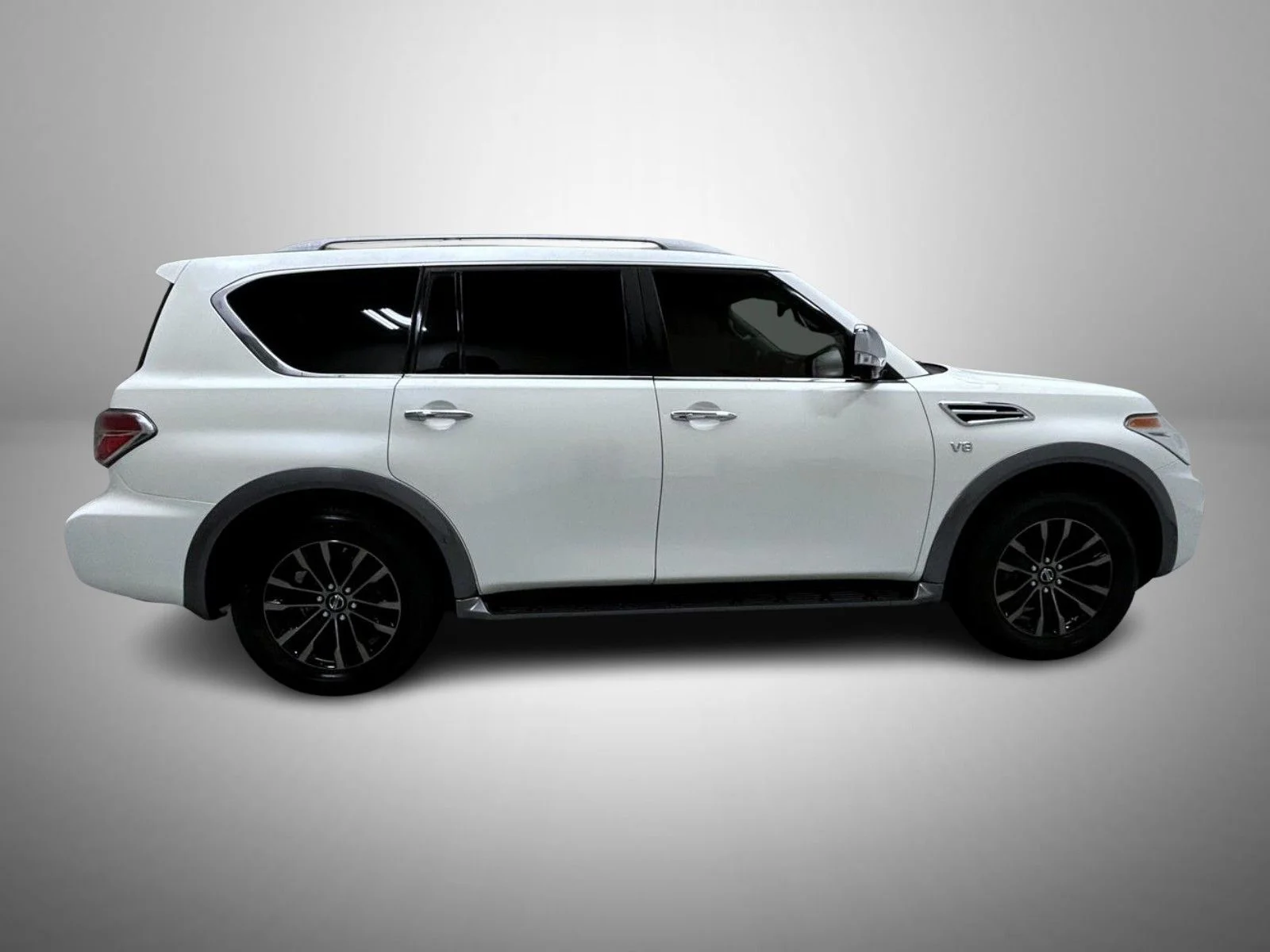 Used 2018 White Nissan Platinum image 4