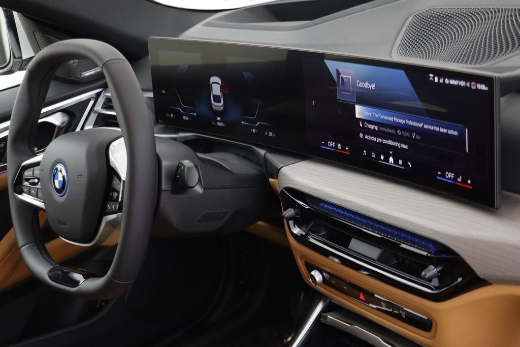 New 2026 Mineral White Metallic BMW xDrive40 image 23