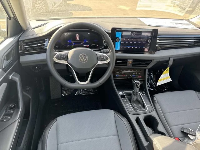 2025 Volkswagen Jetta SE - Photo 8