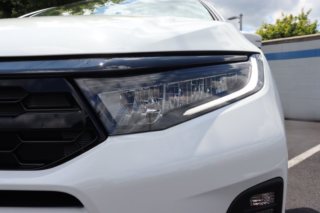 New 2027 Platinum White Pearl Honda Touring image 9