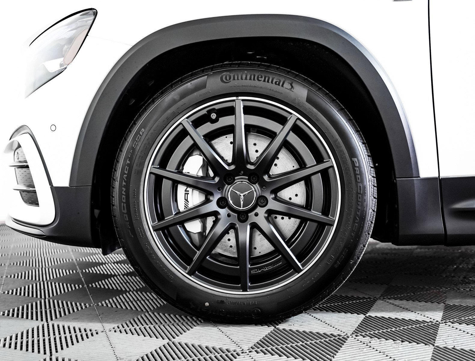 New 2026 Polar White Mercedes-Benz AMG® GLB 35 4MATIC® SUV image 6