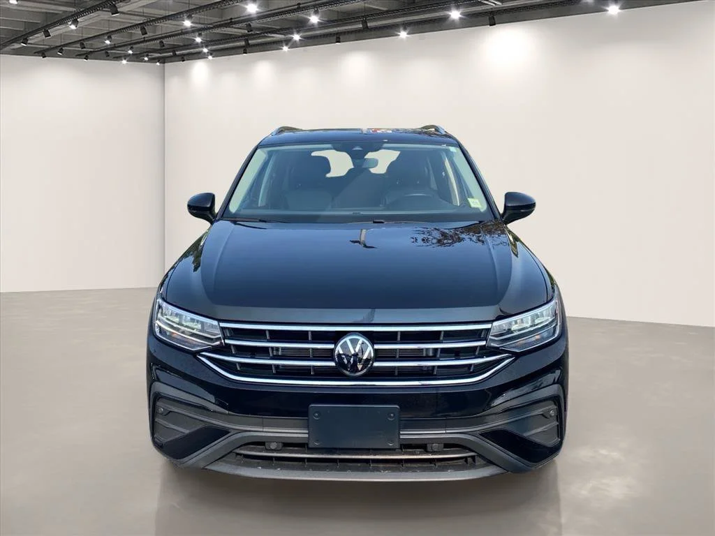 Used 2022 Deep Black Pearl Volkswagen 2.0T SE image 2