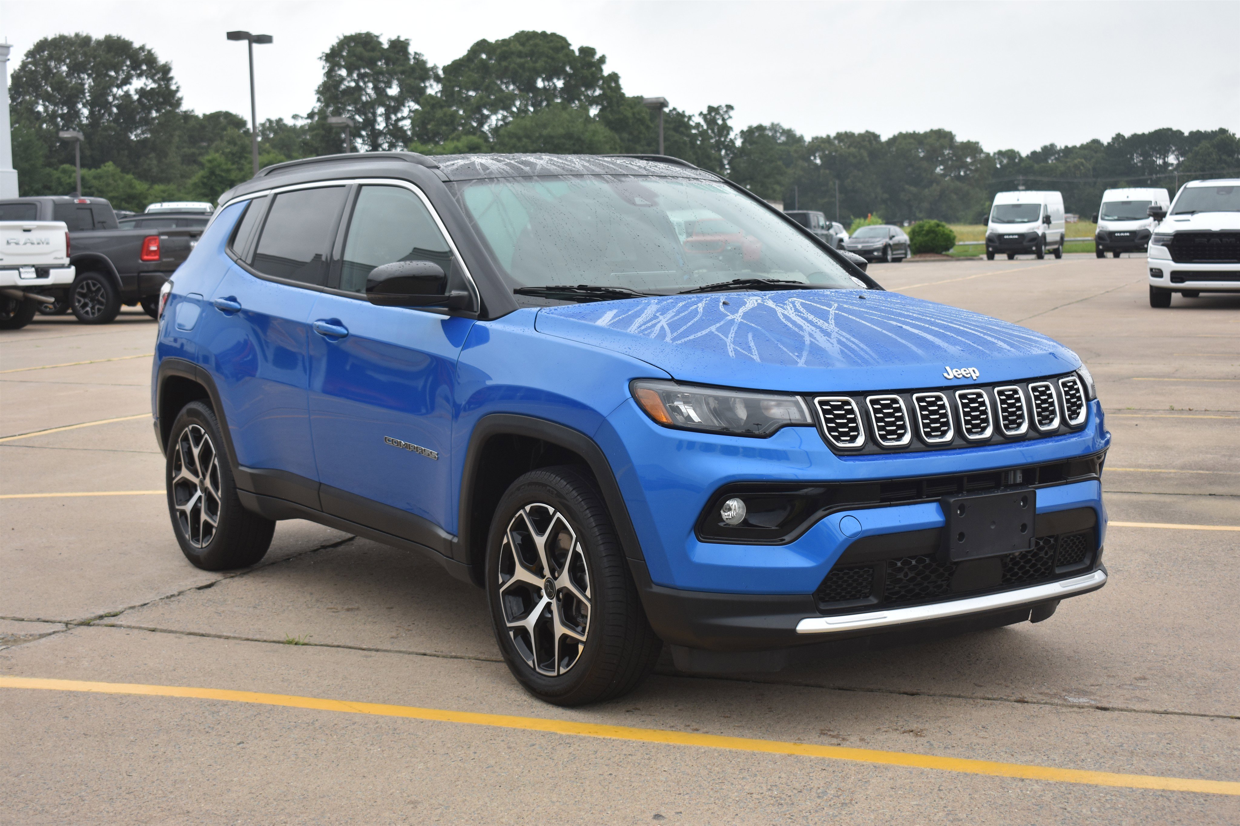 Used 2025 Hydro Blue Pearlcoat Jeep Limited image 3