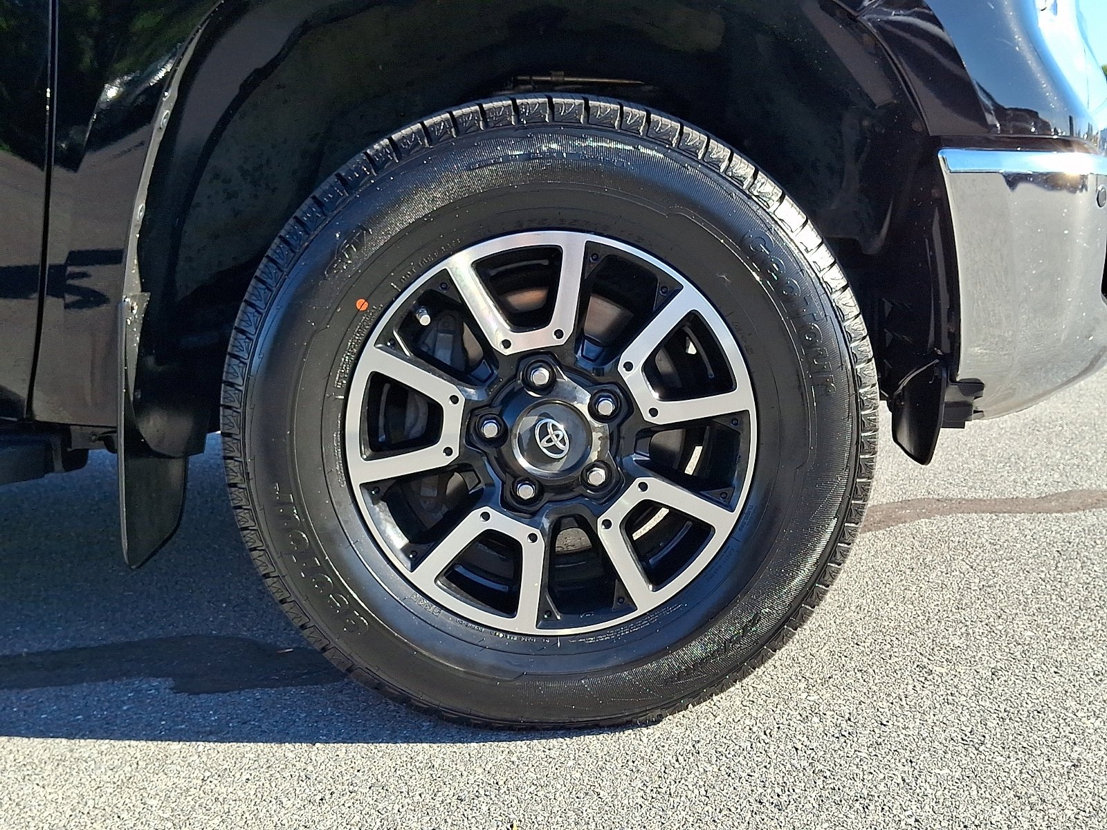 Used 2017 Black Toyota SR5 image 9
