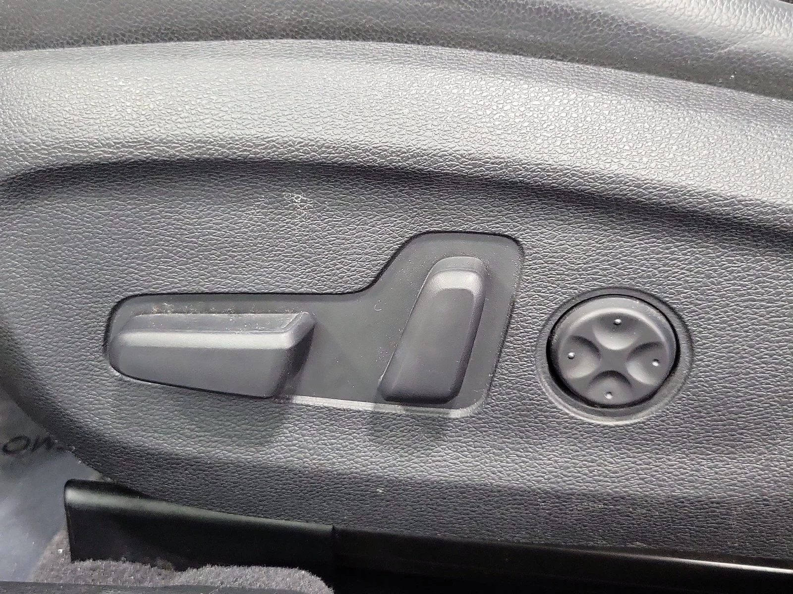 Used 2018 White Hyundai Limited image 9