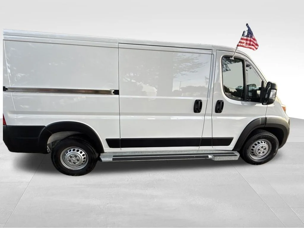 Used 2025 White Ram Base image 8