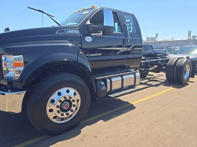 Used 2024 Black Ford  image 1