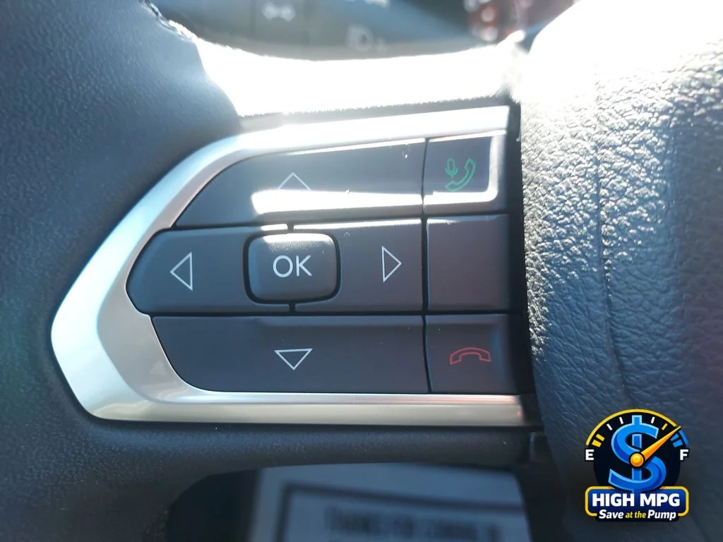 Used 2025 White Jeep Limited image 25