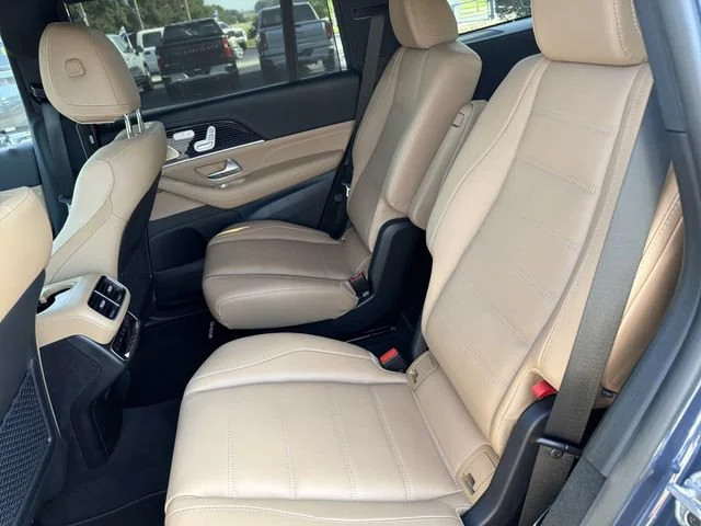 Used 2026 Blue Mercedes-Benz 4MATIC® image 17