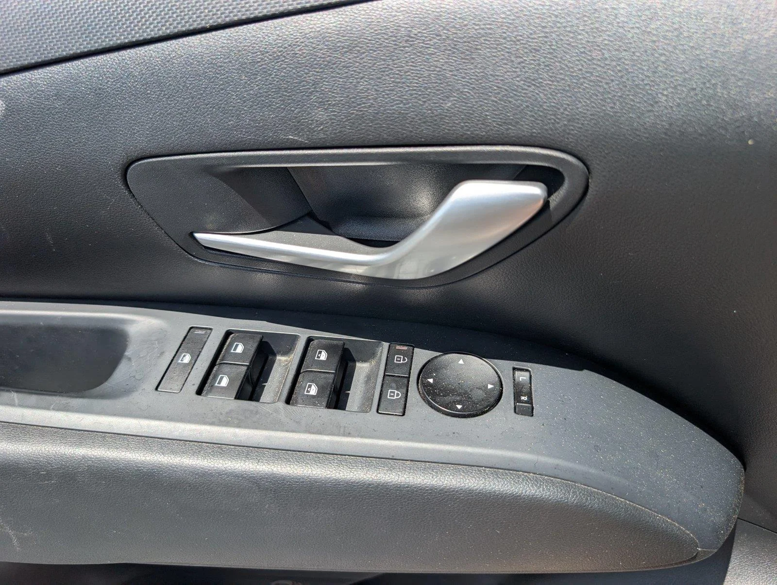 Used 2025 Shimmering Silver Hyundai SEL image 30