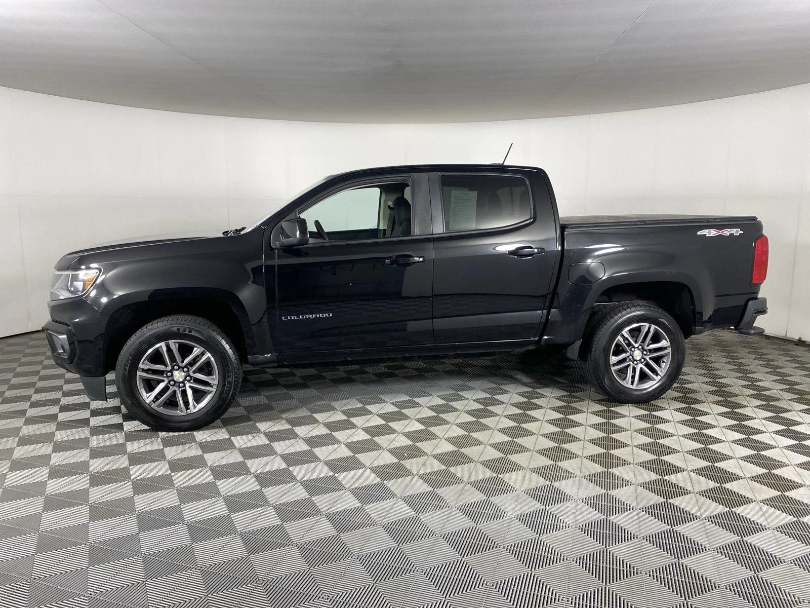 Used 2021 BLACK Chevrolet 4WD LT image 4