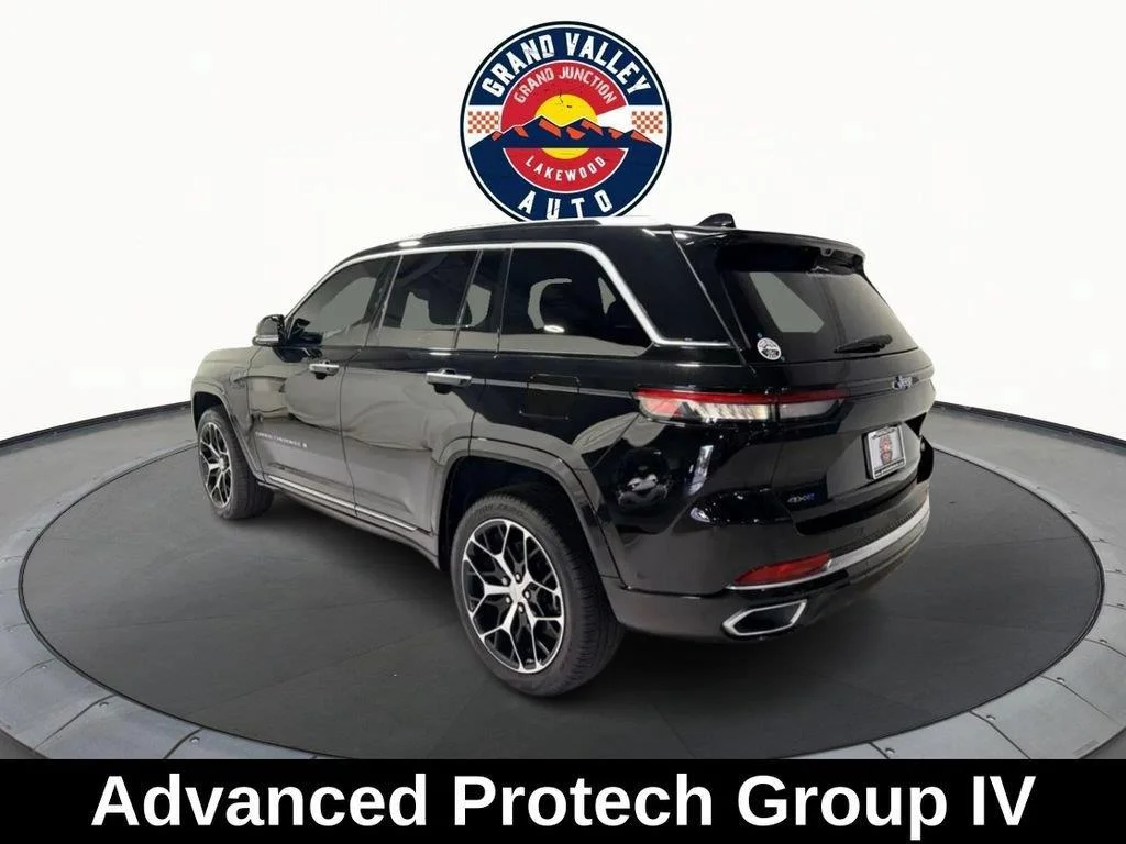 Used 2024 Diamond Black Crystal Pearlcoat Jeep Summit Reserve image 8