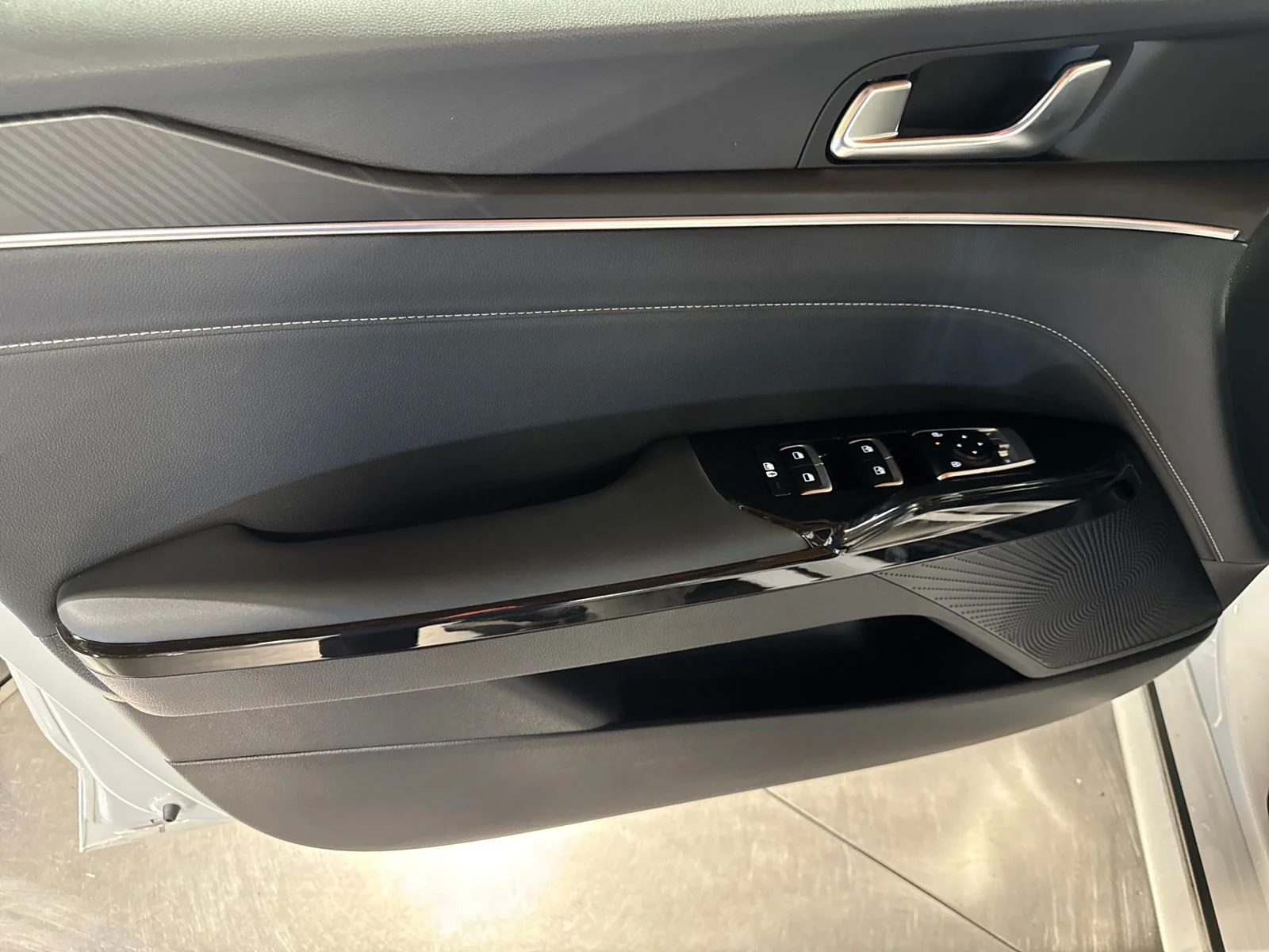 New 2026 Snow White Pearl Kia GT-Line image 24