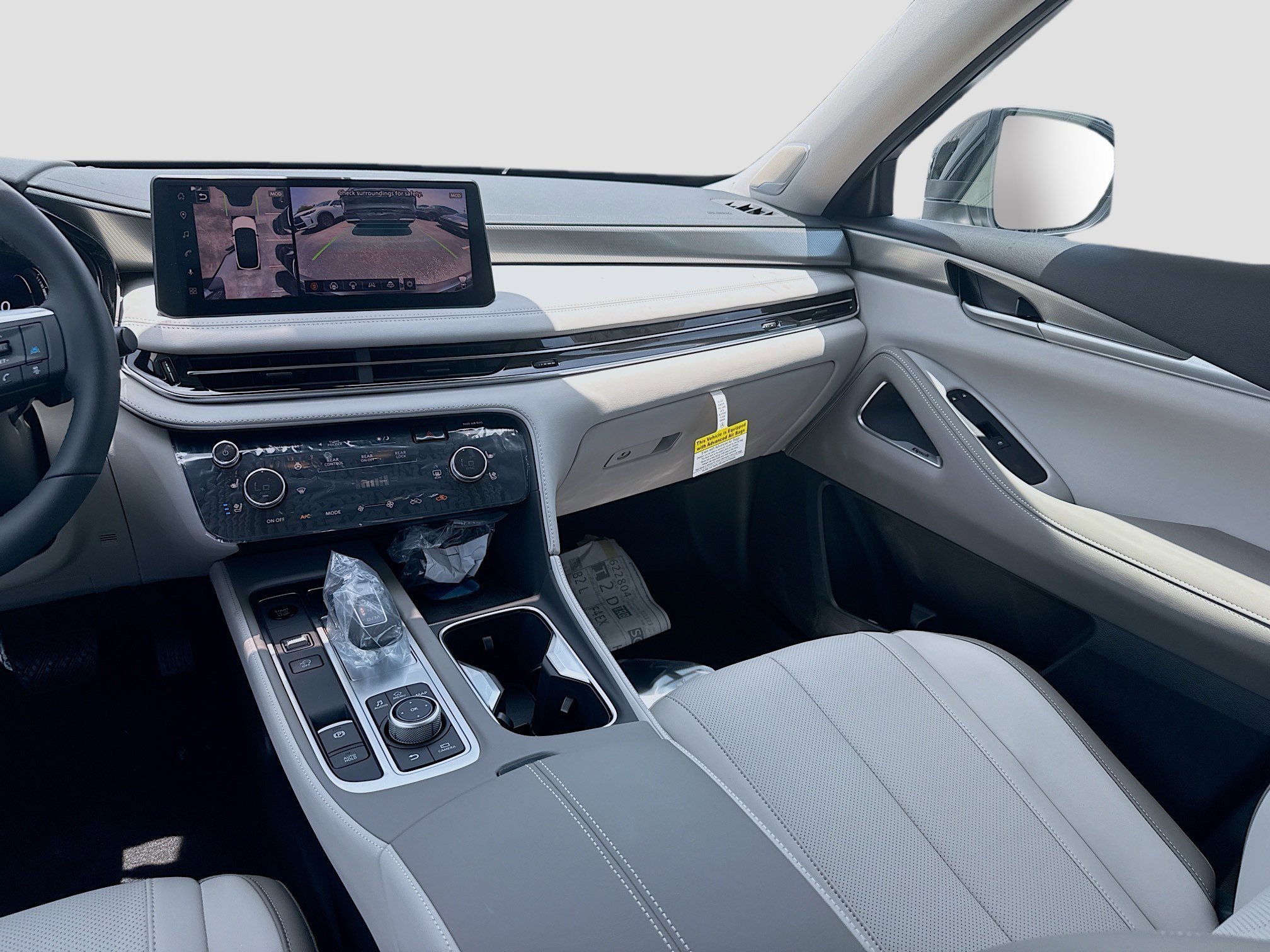 New 2027 RADIANT WHITE INFINITI Luxe FWD image 19
