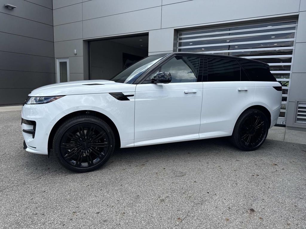New 2026 Fuji White Land Rover Dynamic SE image 3