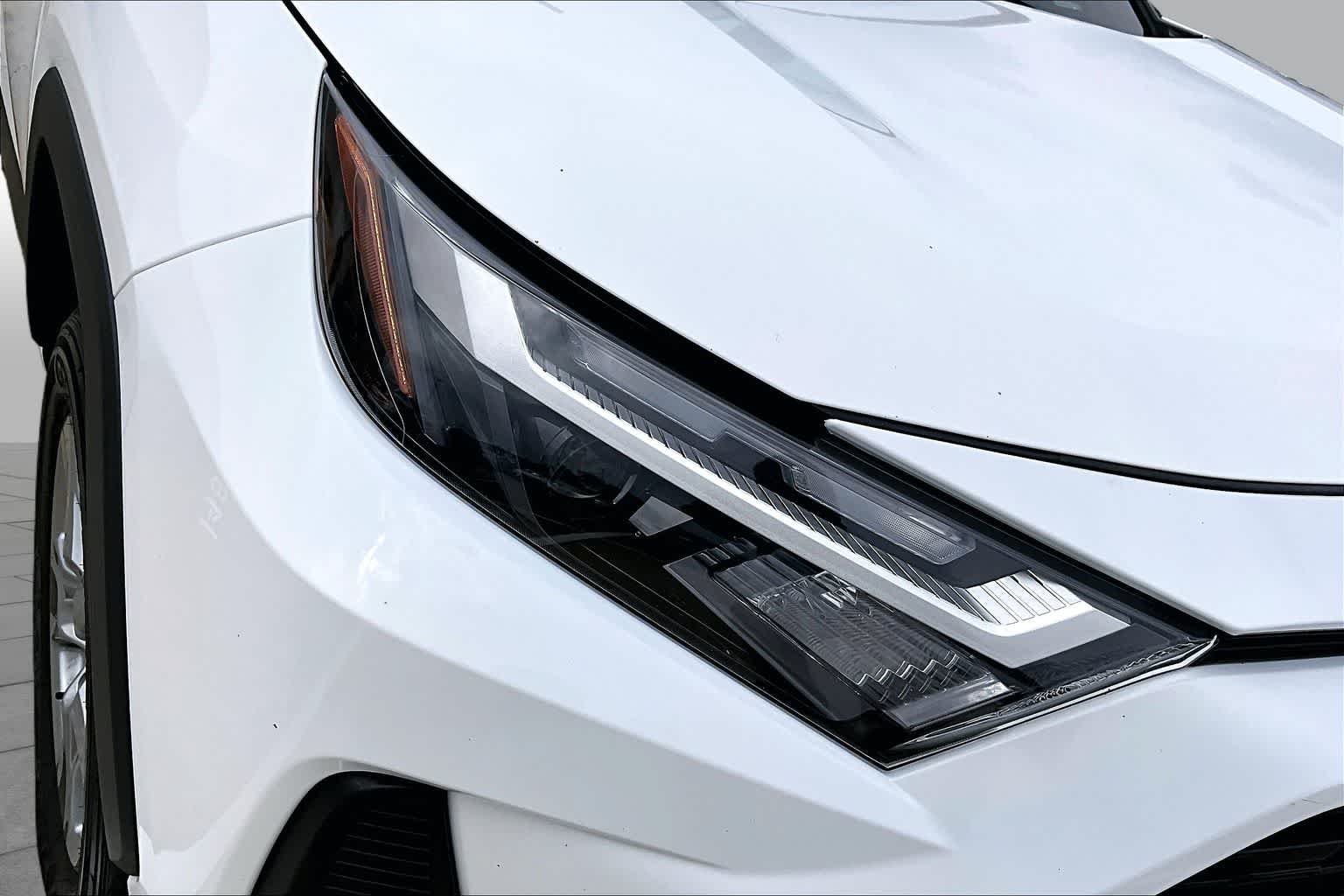 Used 2025 Ice Cap Toyota XLE image 28