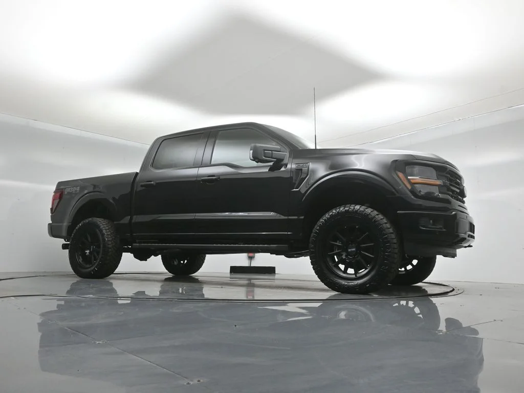 New 2026 Agate Black Metallic Ford XLT image 3