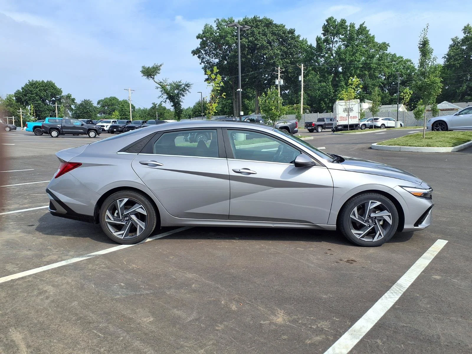 Used 2025 Fluid Metal Hyundai SEL Convenience image 2