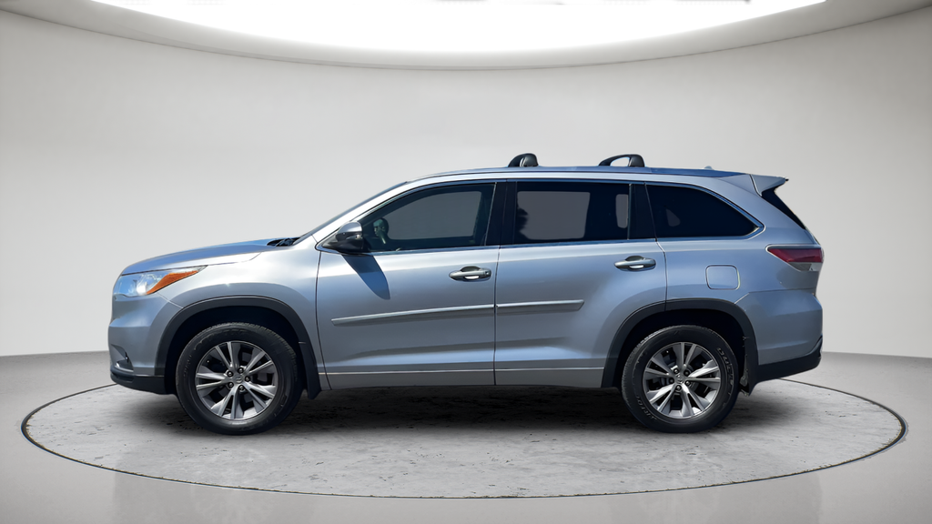 Used 2014 Silver Toyota XLE V6 image 11
