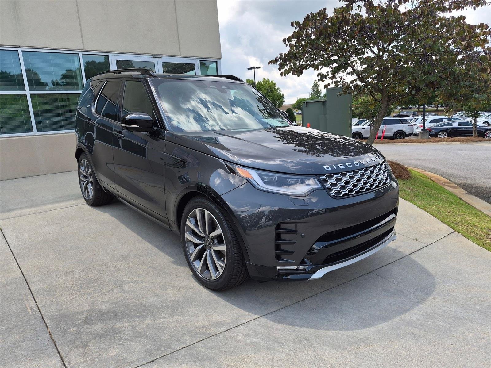 New 2026 Carpathian Grey Premium Metallic Land Rover Gemini Edition image 3