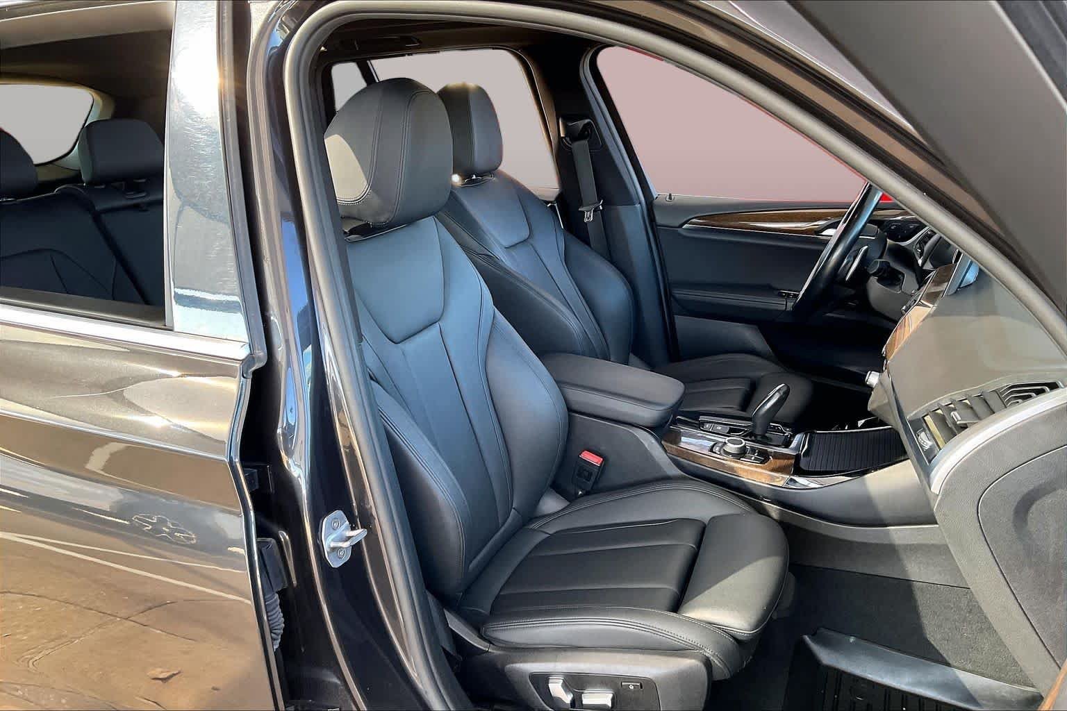Used 2019 Dark Graphite Metallic BMW sDrive30i image 9