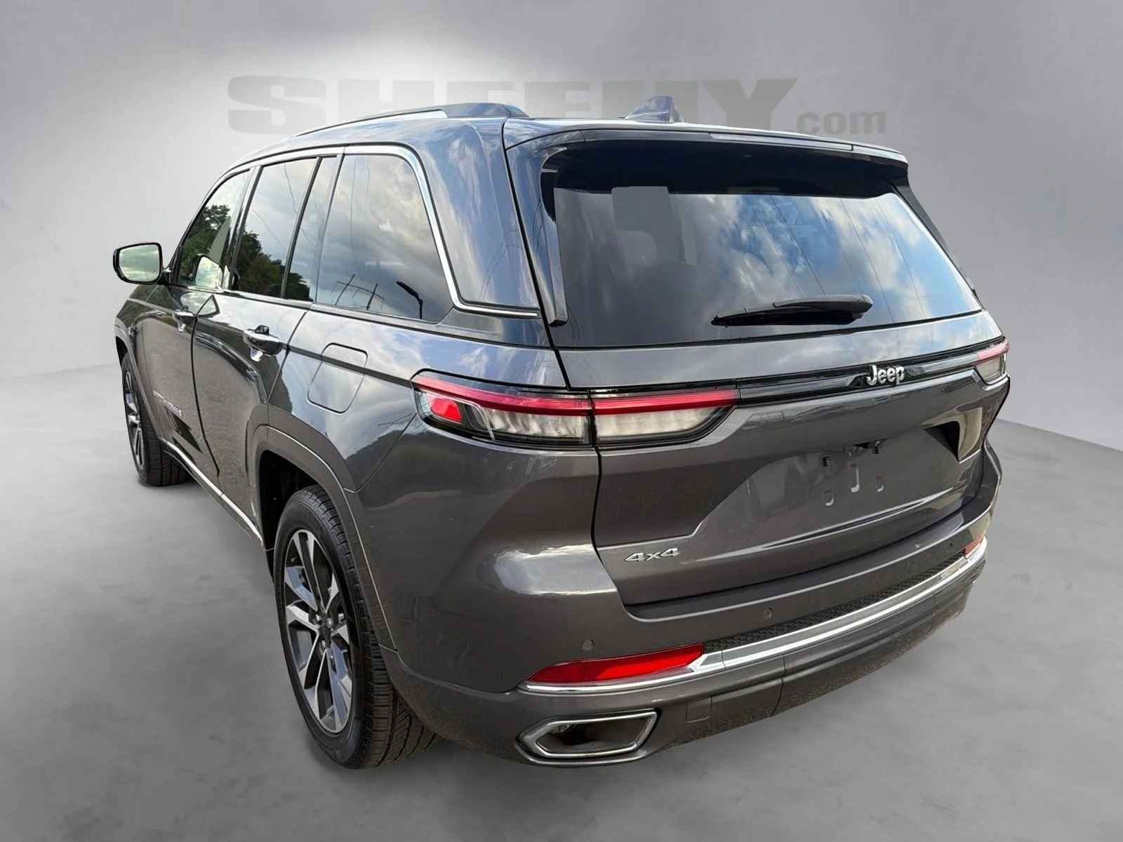 Used 2022 Metallic Jeep Overland image 14