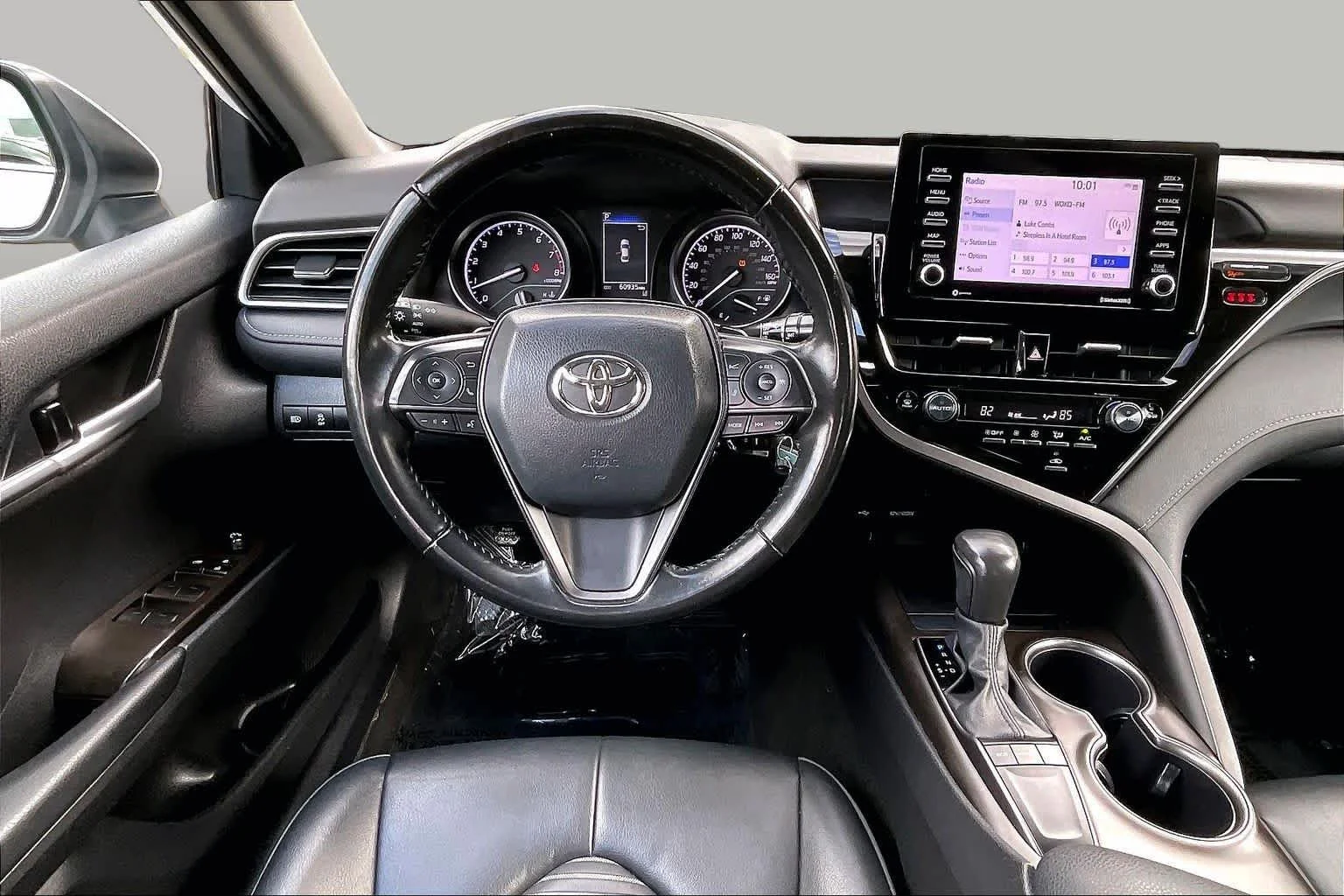 Used 2024 Ice Cap Toyota SE image 6