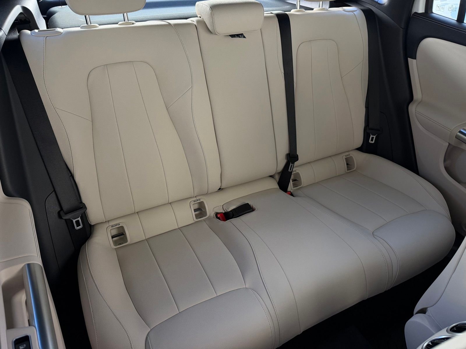New 2026 Polar White Mercedes-Benz GLA 250 image 17