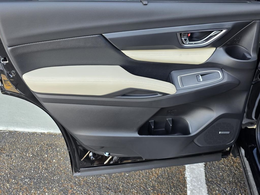 New 2026 CRYSTAL BLACK SILICA Subaru Limited 7-Passenger image 41