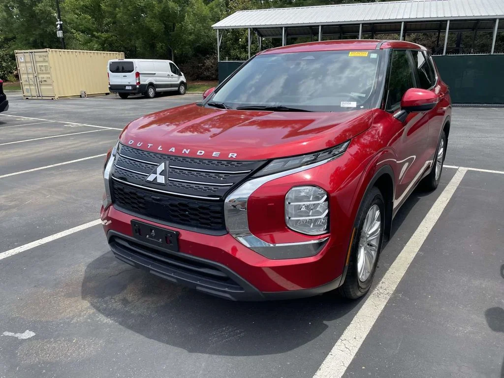 Used 2022 Red Diamond Mitsubishi ES image 3
