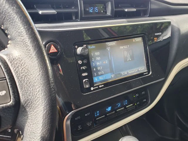 Used 2018 Red Toyota Base image 23