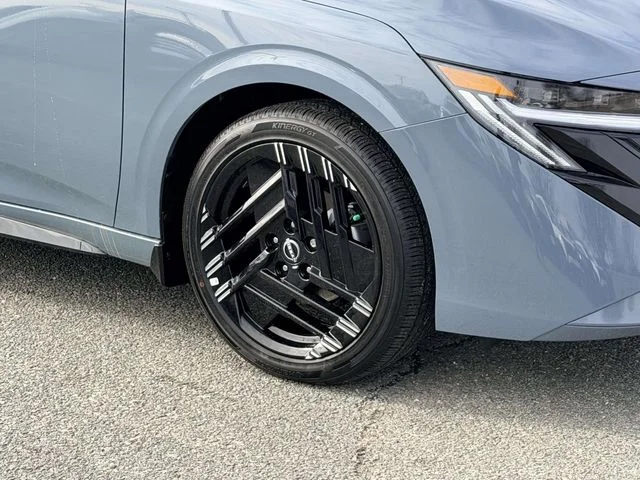 New 2026 Atlantic Gray Metallic / Super Black Two-tone Nissan SR image 7
