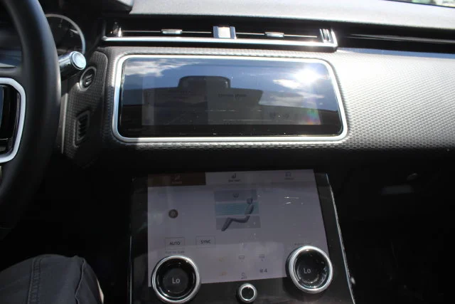 Used 2022 White Land Rover S image 4
