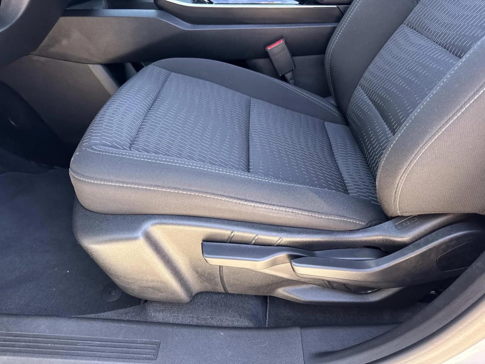 Used 2025 White Chevrolet FWD LT image 16