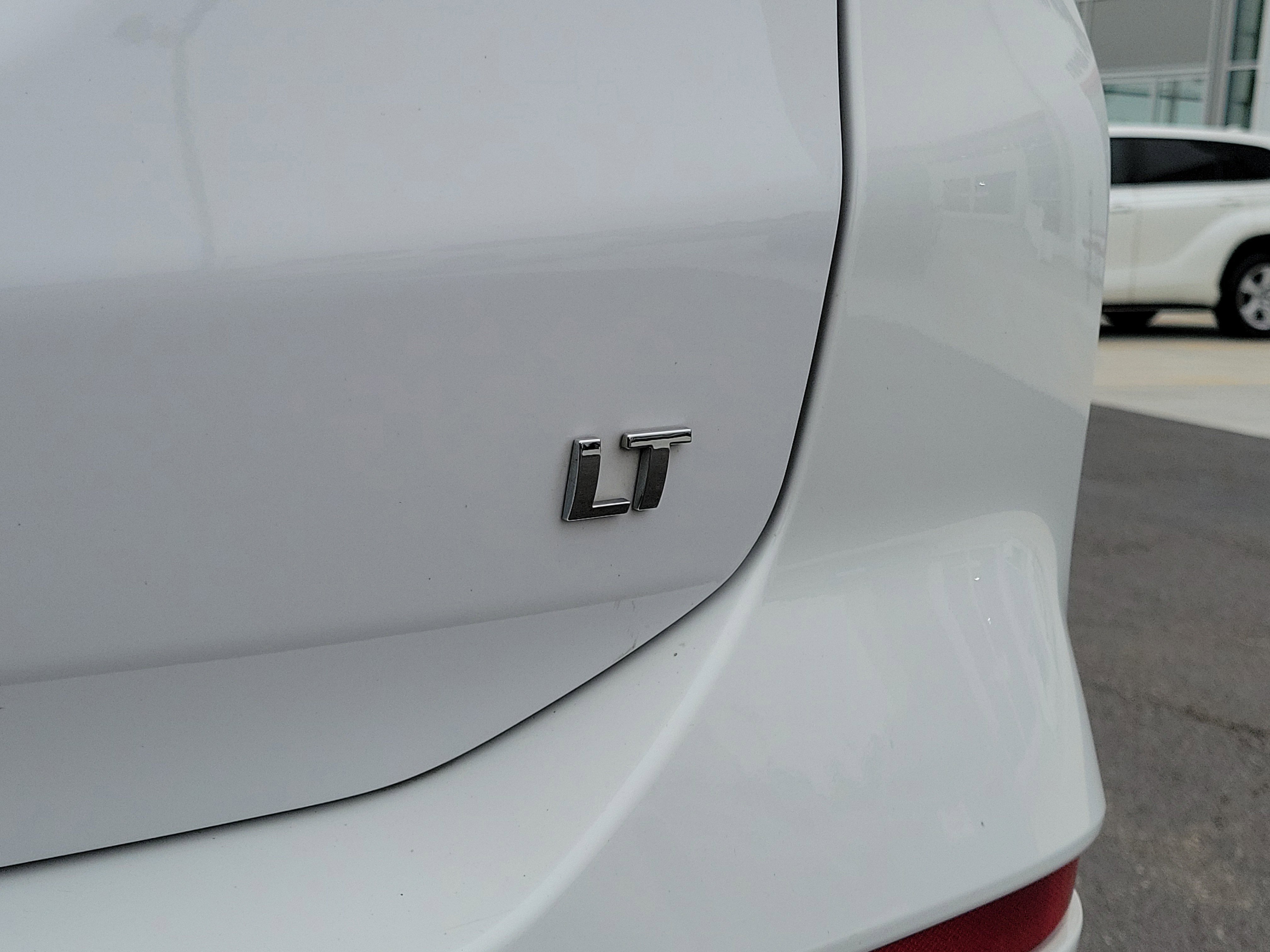Used 2022 Summit White Chevrolet LT image 6