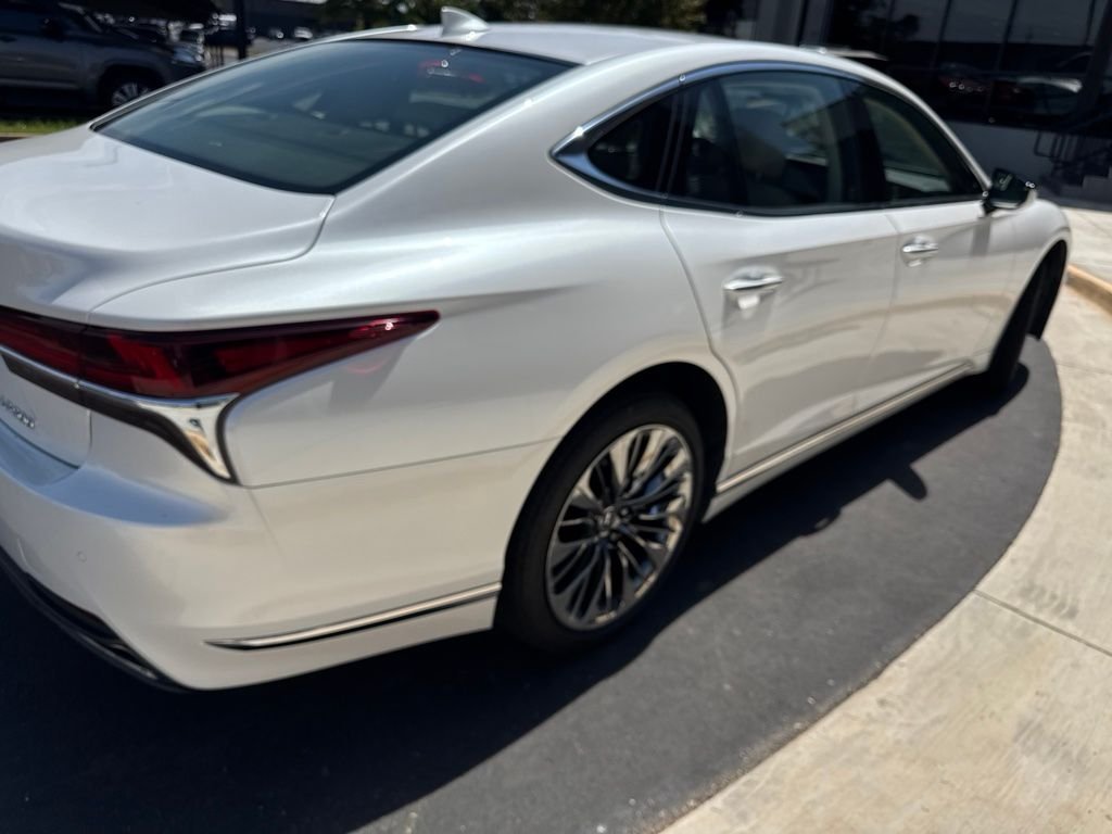 Used 2018 White Lexus 500 Base image 4
