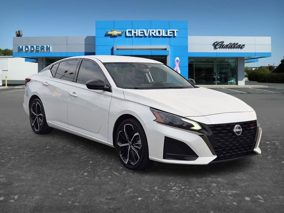 Certified Used 2023 Glacier White Nissan 2.5 SR image 7